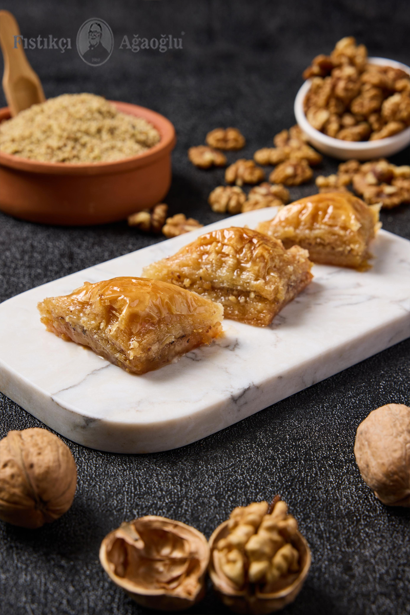 Üçgen Cevizli Baklava